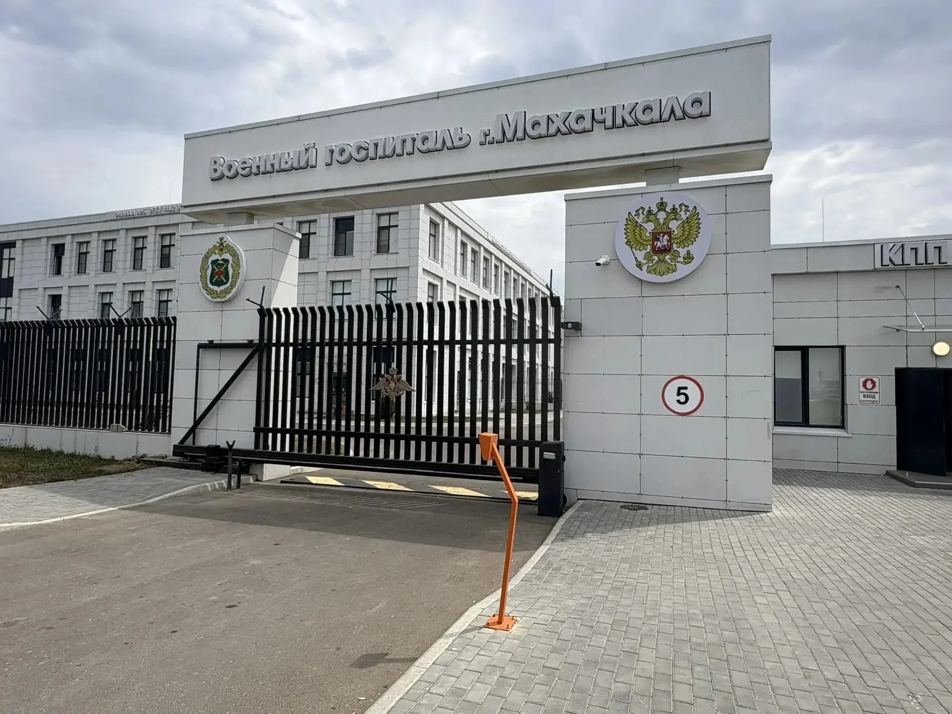 Коммунальщики Каспийской флотилии взяли под управление госпиталь в Махачкале