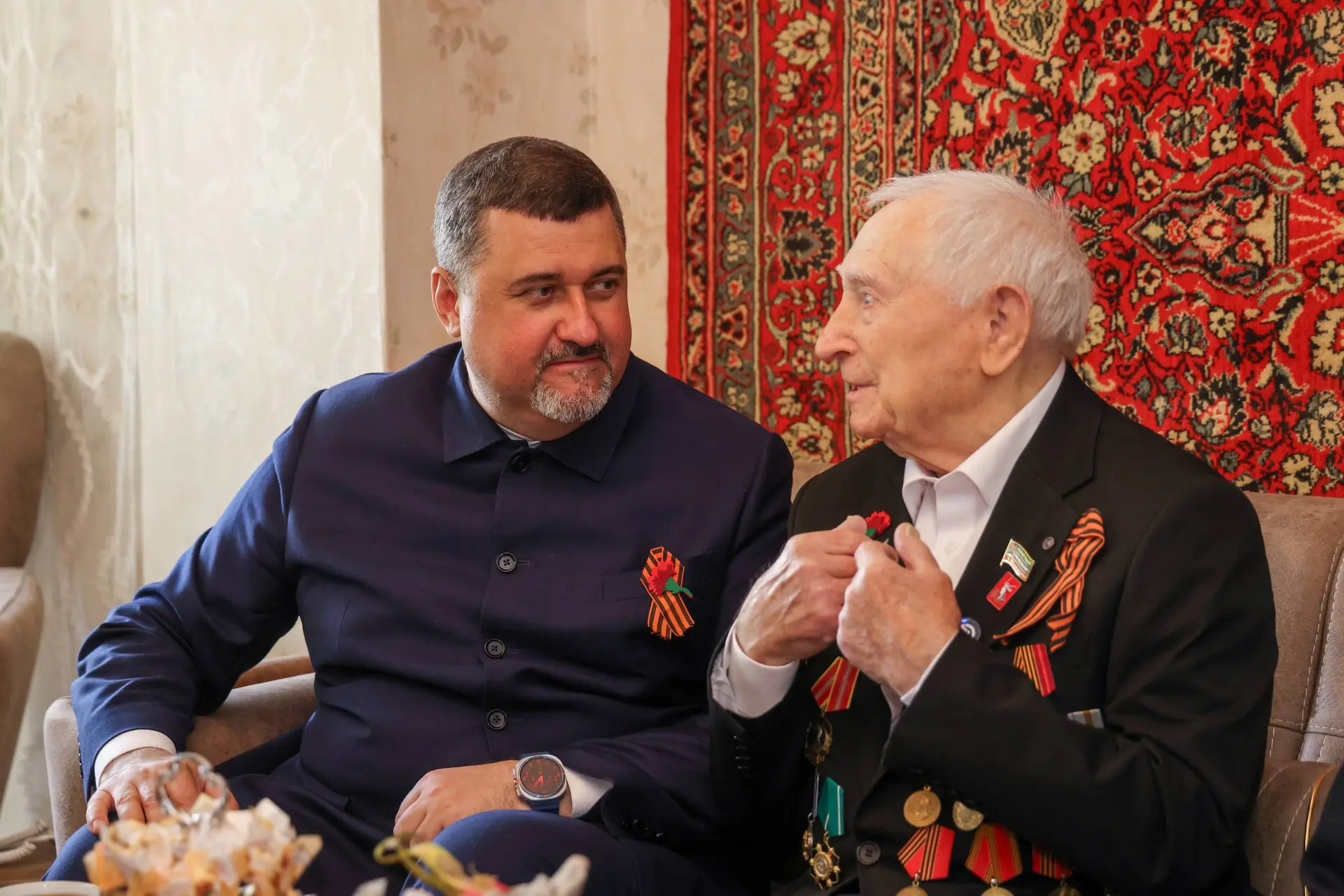 Фёдор Щукин поздравил ветерана Юрия Петрухина с днём рождения