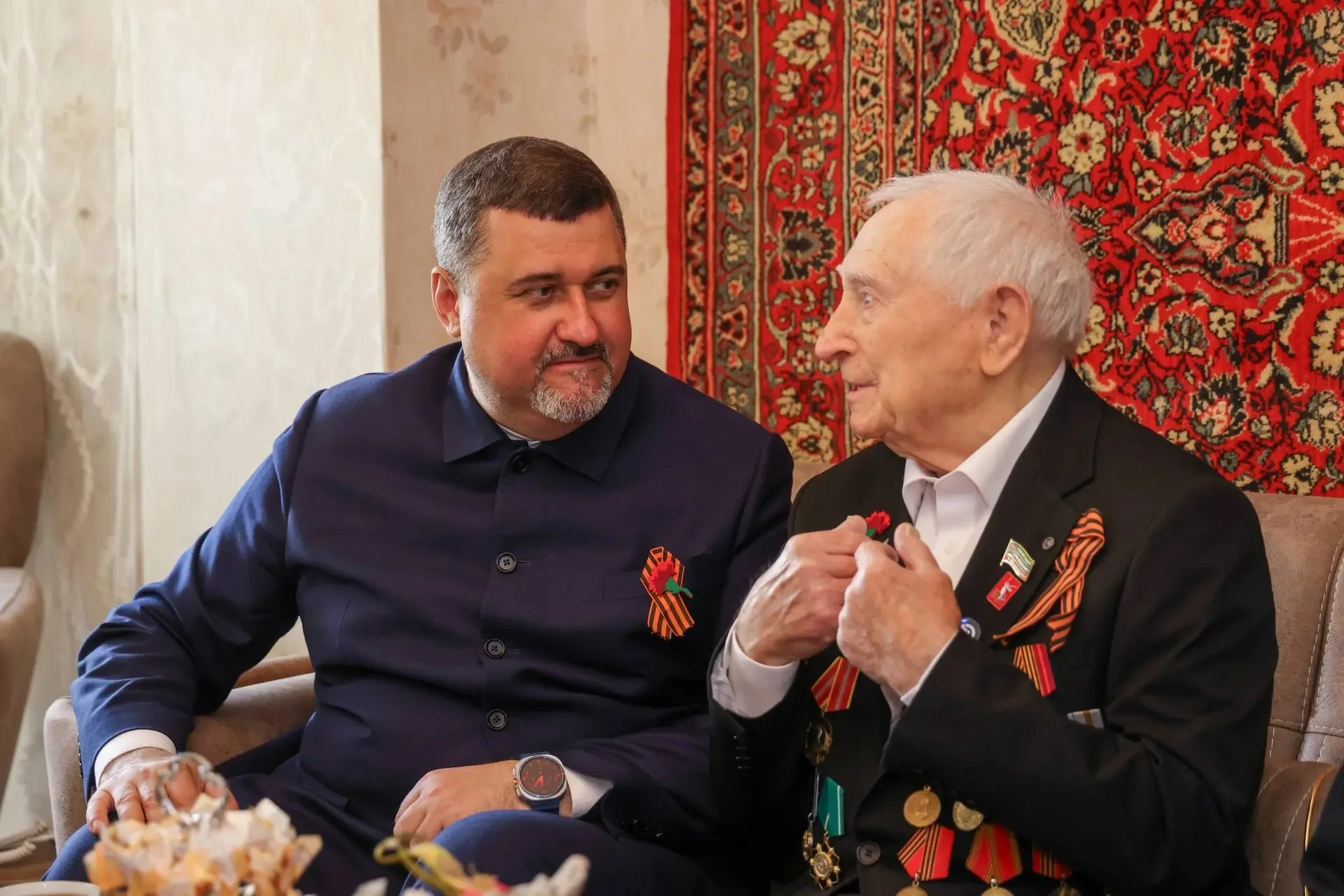 Фёдор Щукин поздравил ветерана Юрия Петрухина с днём рождения