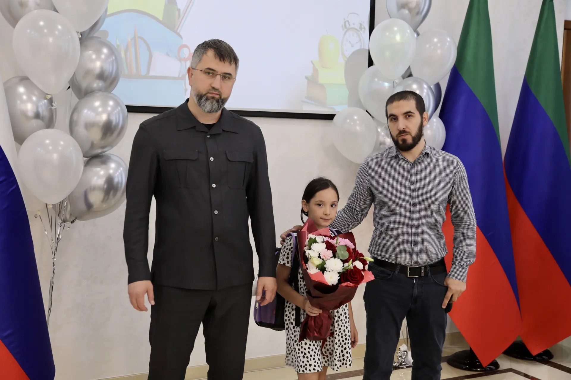Первоклассник подарил премьер-министру рисунок с дагестанским пейзажем