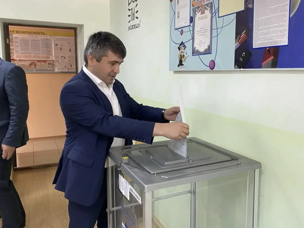 Глава Табасаранского района проголосовал на выборах в Госдуму и НС РД