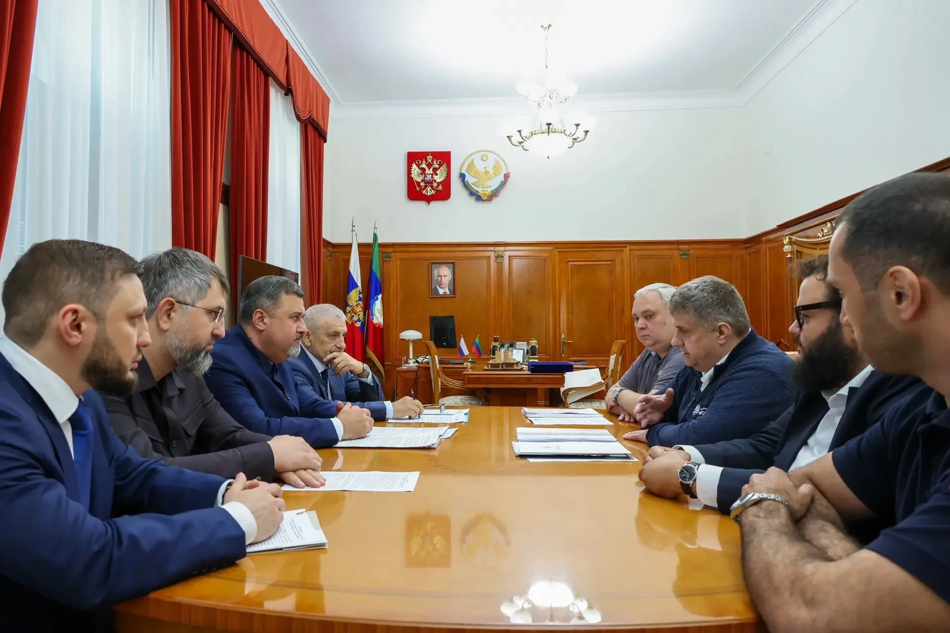 Щукин и глава Росавтодора обсудили дорожные проекты Дагестана