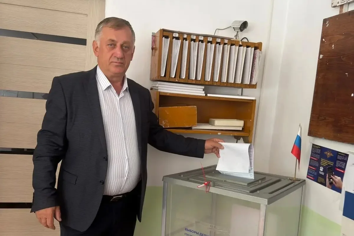Депутат Шафи Абдуллаев проголосовал на участке №1164 в Рутульском районе