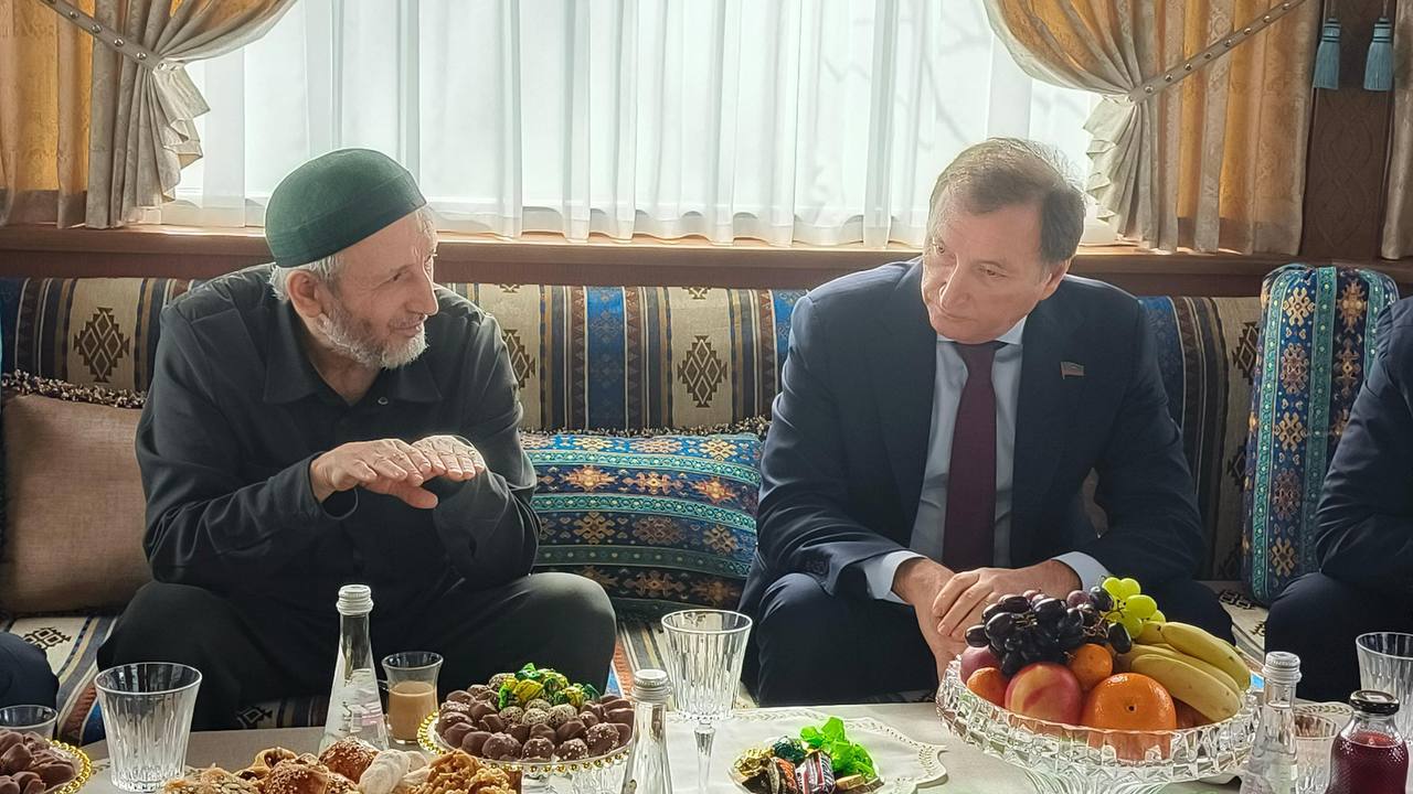 Заур Аскендеров поздравил муфтия Дагестана с днем рождения