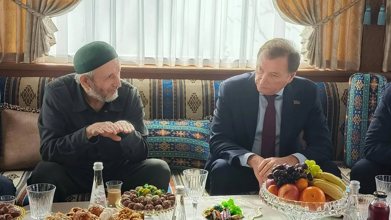 Заур Аскендеров поздравил муфтия Дагестана с днем рождения