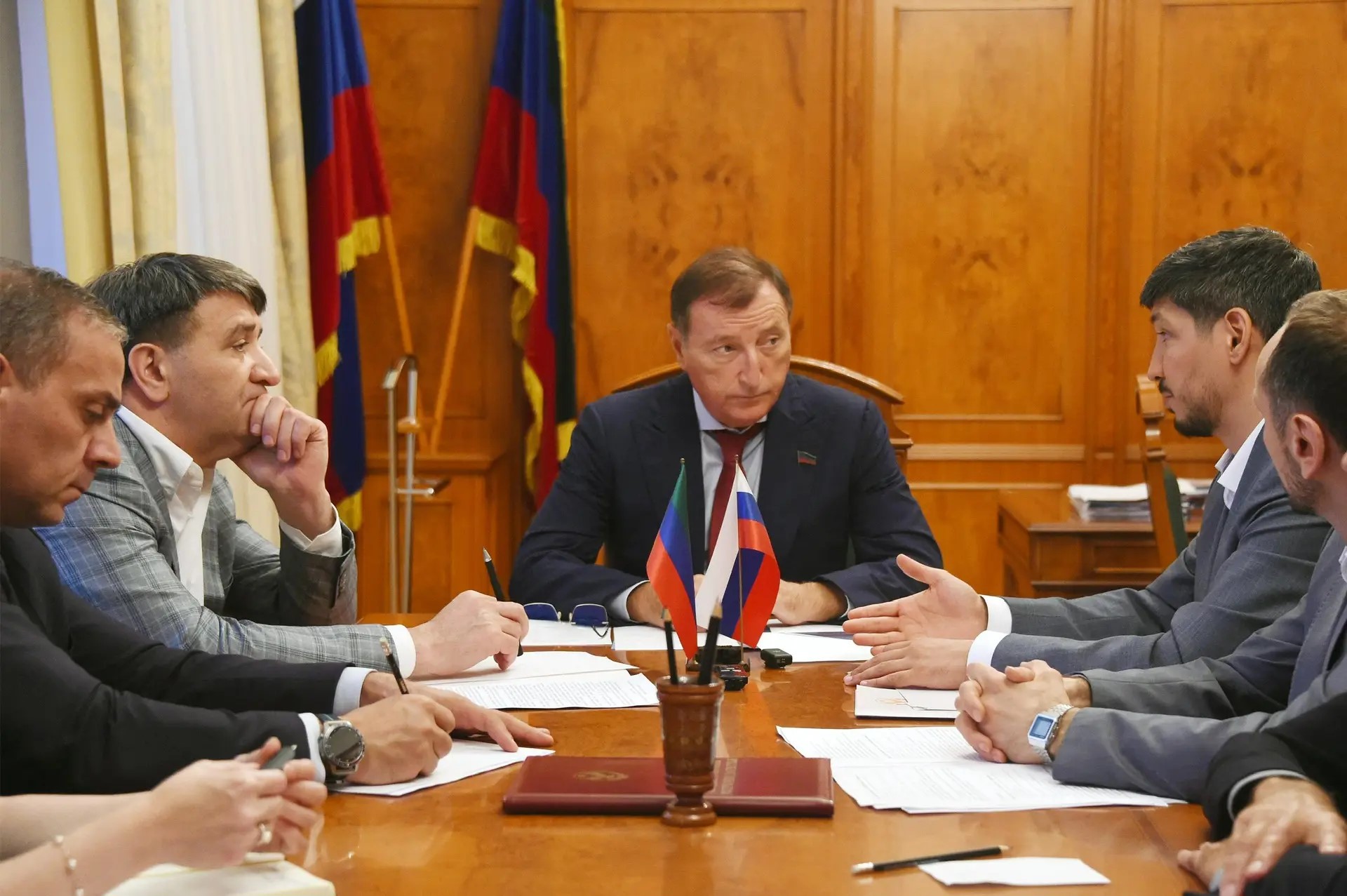 Спикер парламента Дагестана потребовал ускорить строительство школ и детсадов