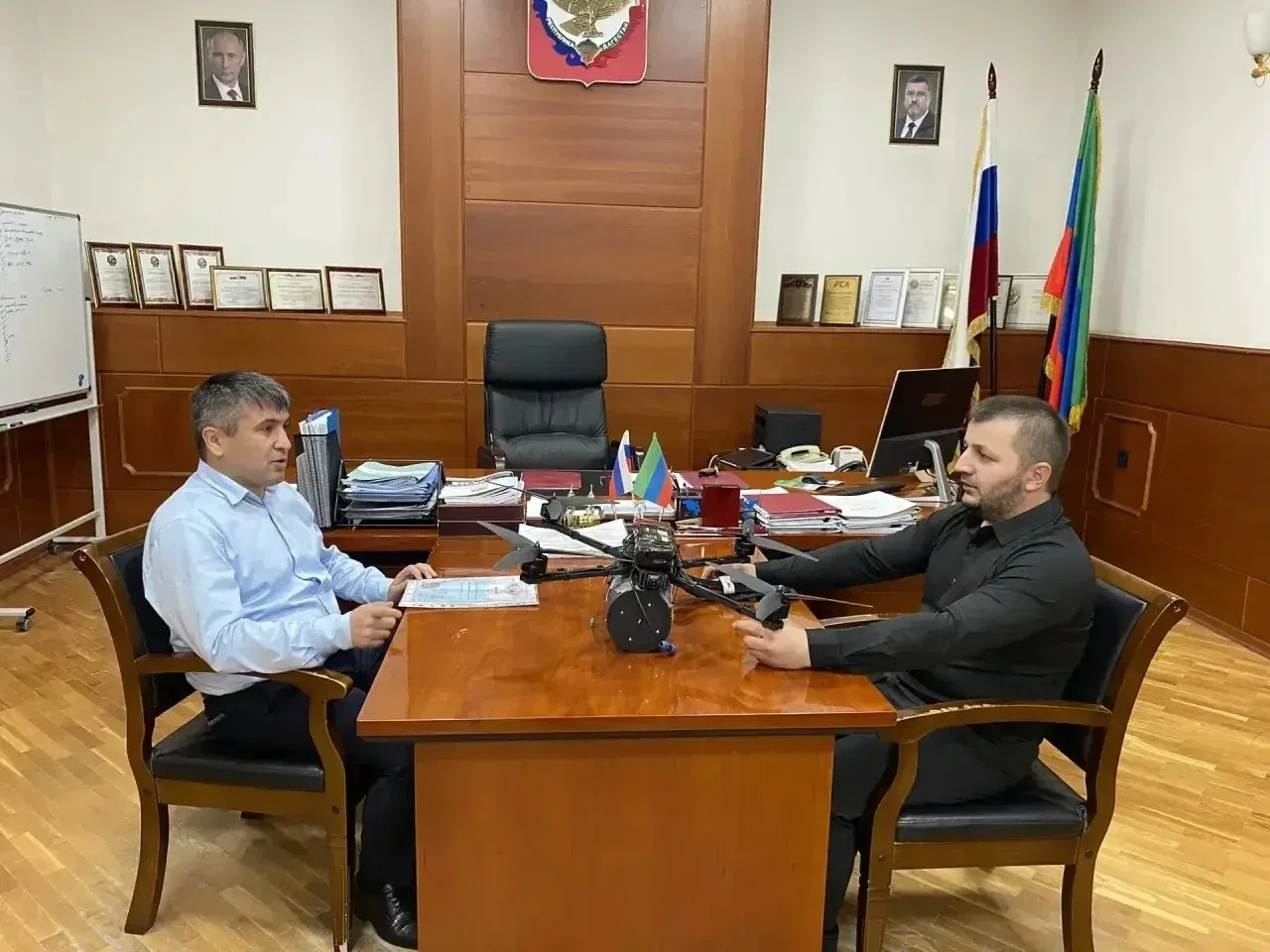 Глава Табасаранского района встретился с участником СВО из села Кужник