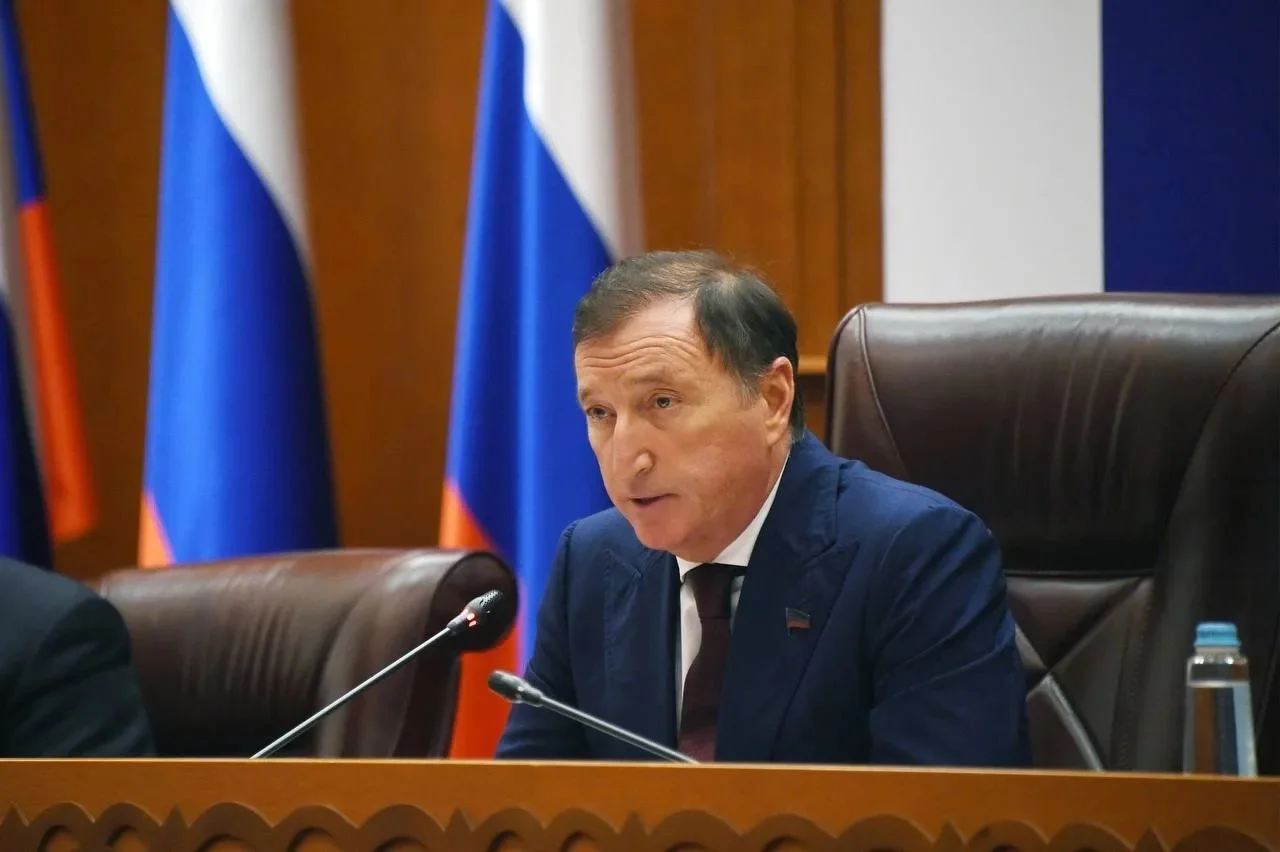 Фракция «Единой России» выдвинула Аскендерова в спикеры Дагестана