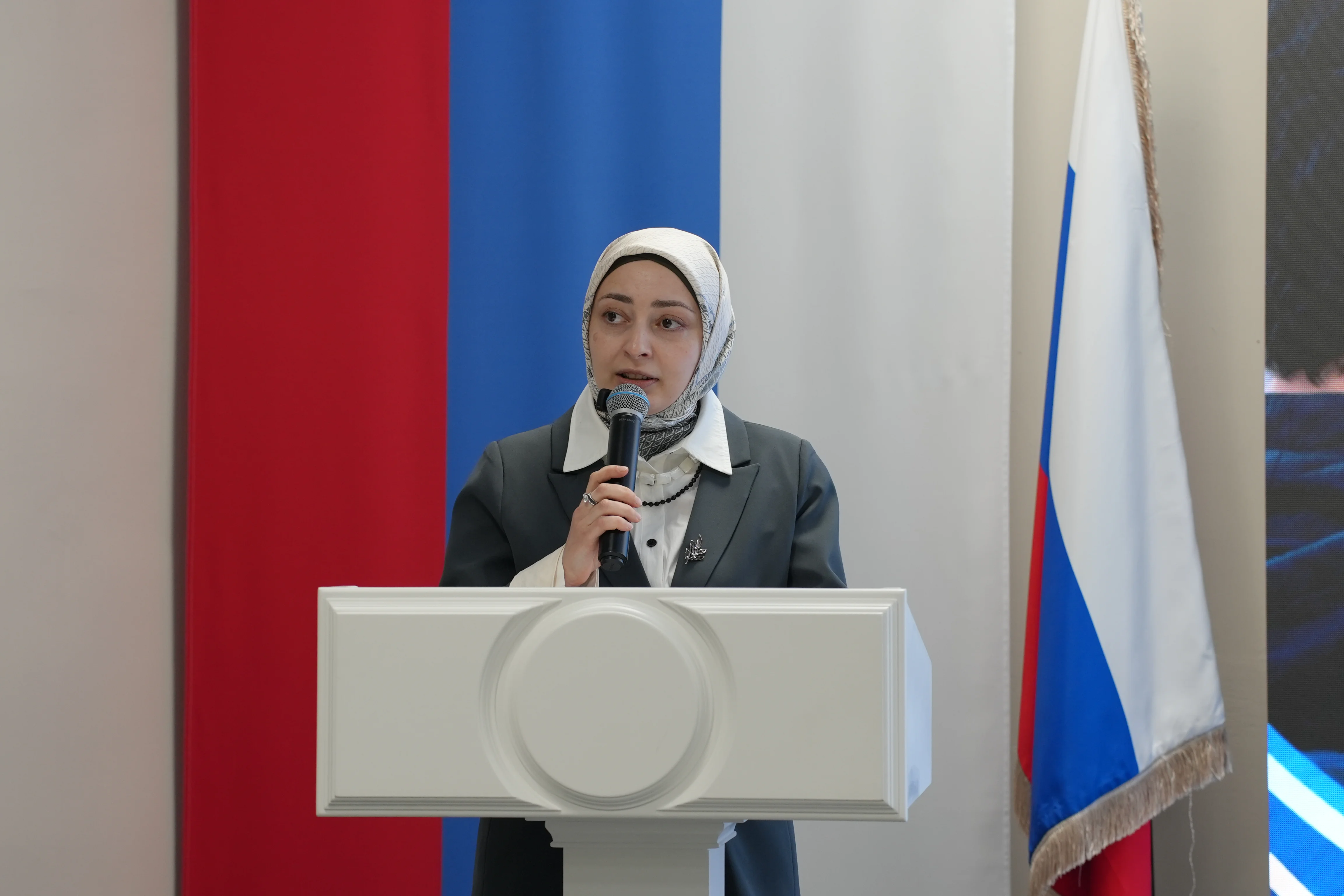 В ДГИ открылся межрегиональный семинар о влиянии цифровой среды на религиозную идентичность