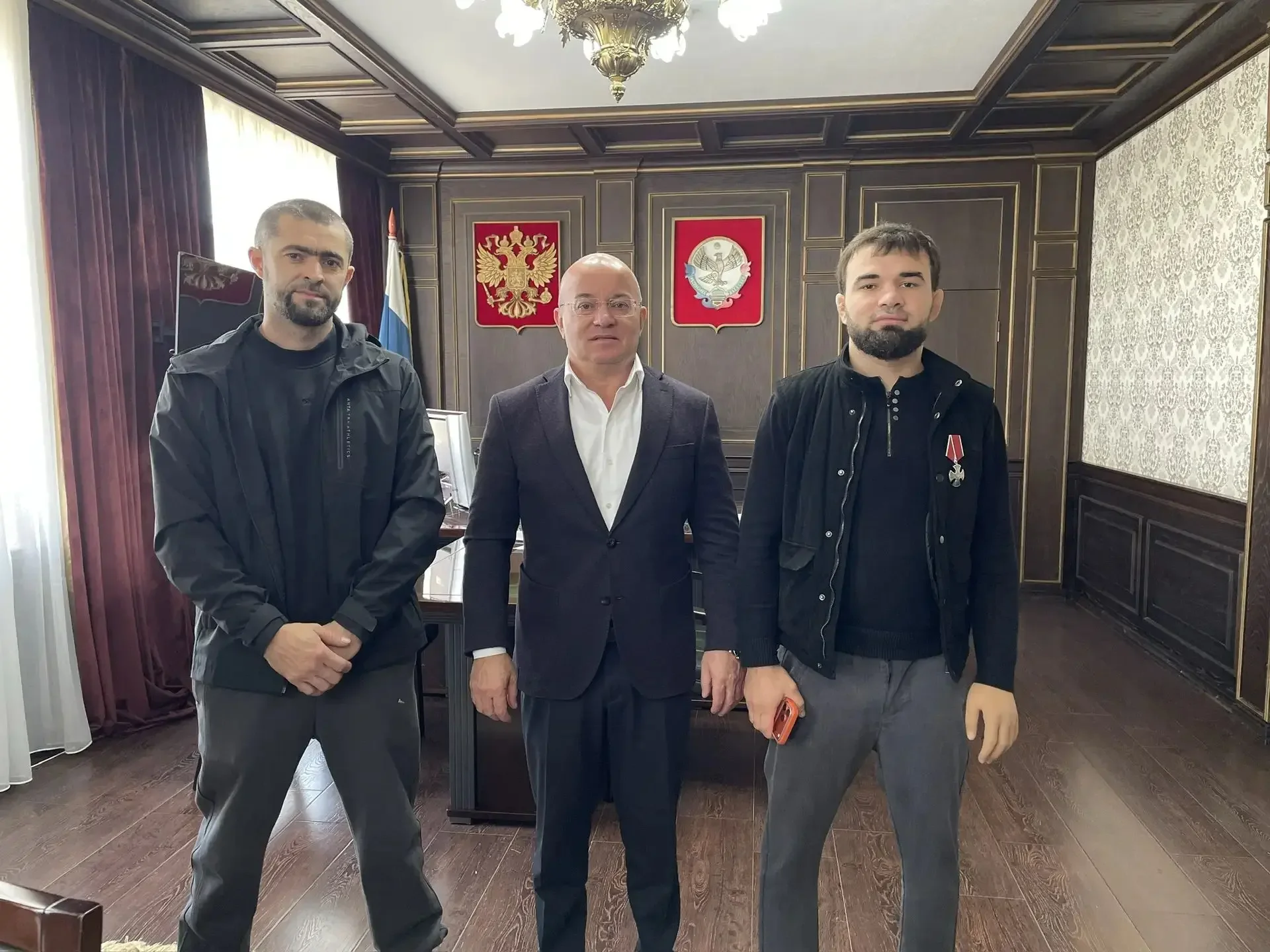 В Бабаюртовском районе участнику СВО Джанболату Нуракаеву вручили орден Мужества