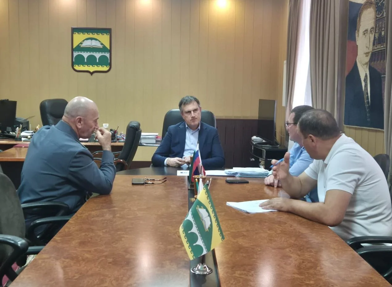 В Сулейман-Стальском районе провели субботник против мраморного клопа