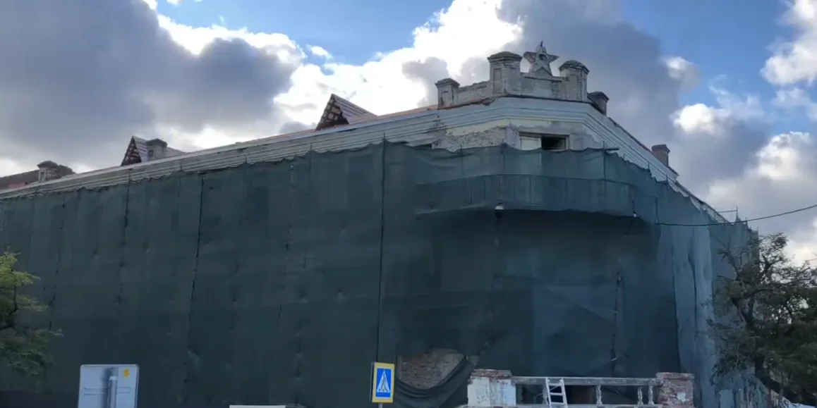 Зарема Бутаева проверила восстановление здания Дагестанской филармонии
