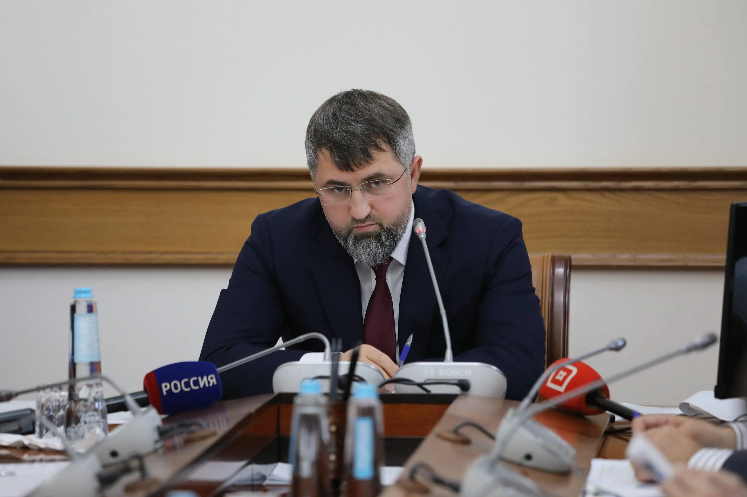 Премьер Дагестана потребовал навести порядок в очередях на жильё для сирот