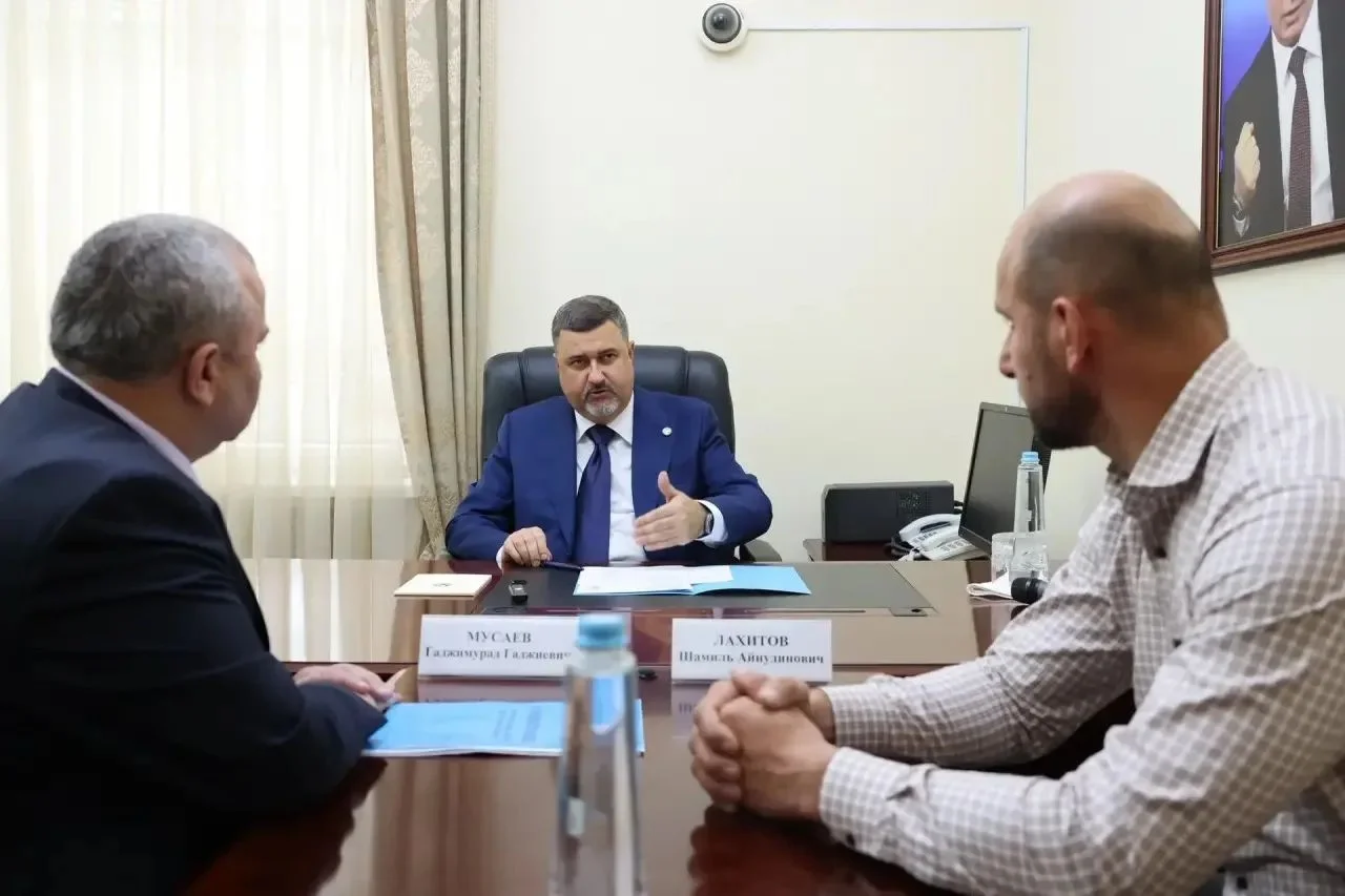 Глава Дагестана провёл личный приём граждан