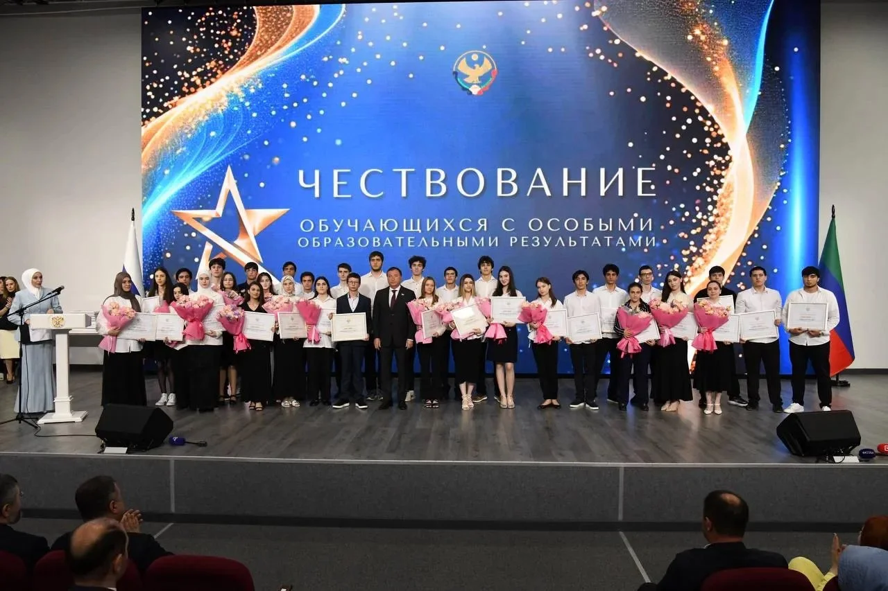 90 выпускникдиз гьаруриз 100 агъзур манат тувну