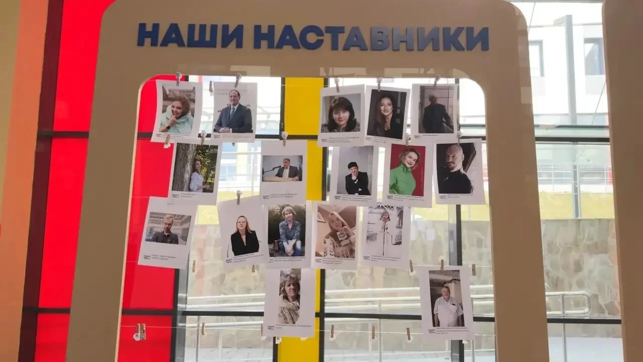 В Центре знаний «Машук» на доске «Наши наставники» разместили портрет ректора ДГПУ