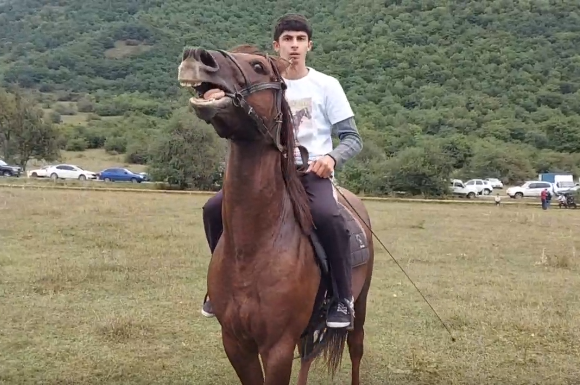 победитель конных скачек
