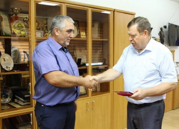 Известного мецената Газимагомедова наградили почетным знаком миннаца РД