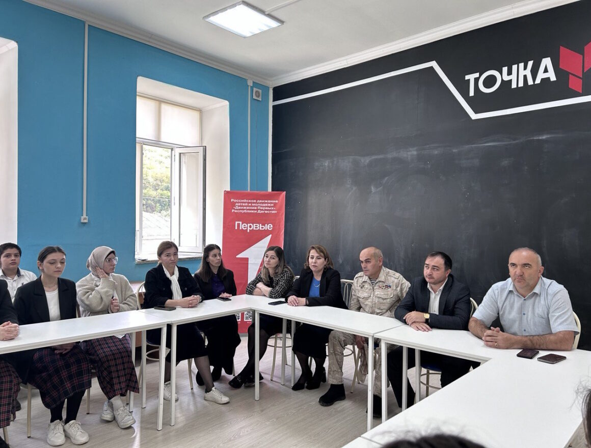 В гимназии Табасаранского района прошла встреча с участником СВО