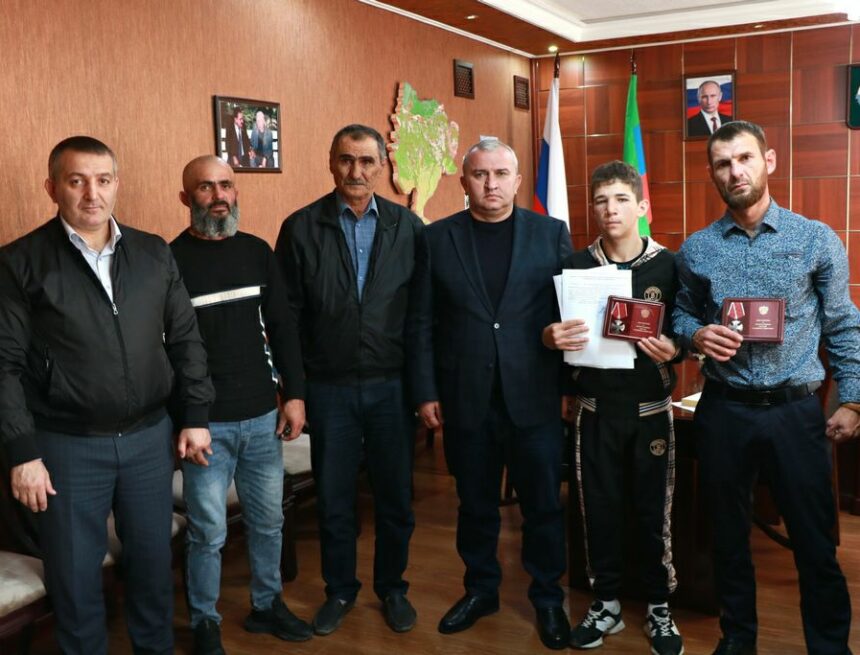 В Казбековском районе вручили ордена Мужества семьям погибших участников СВО 