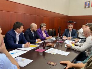 Вице-премьер Махмудов поручил завершить строительство и ремонт объектов здравоохранения до конца года