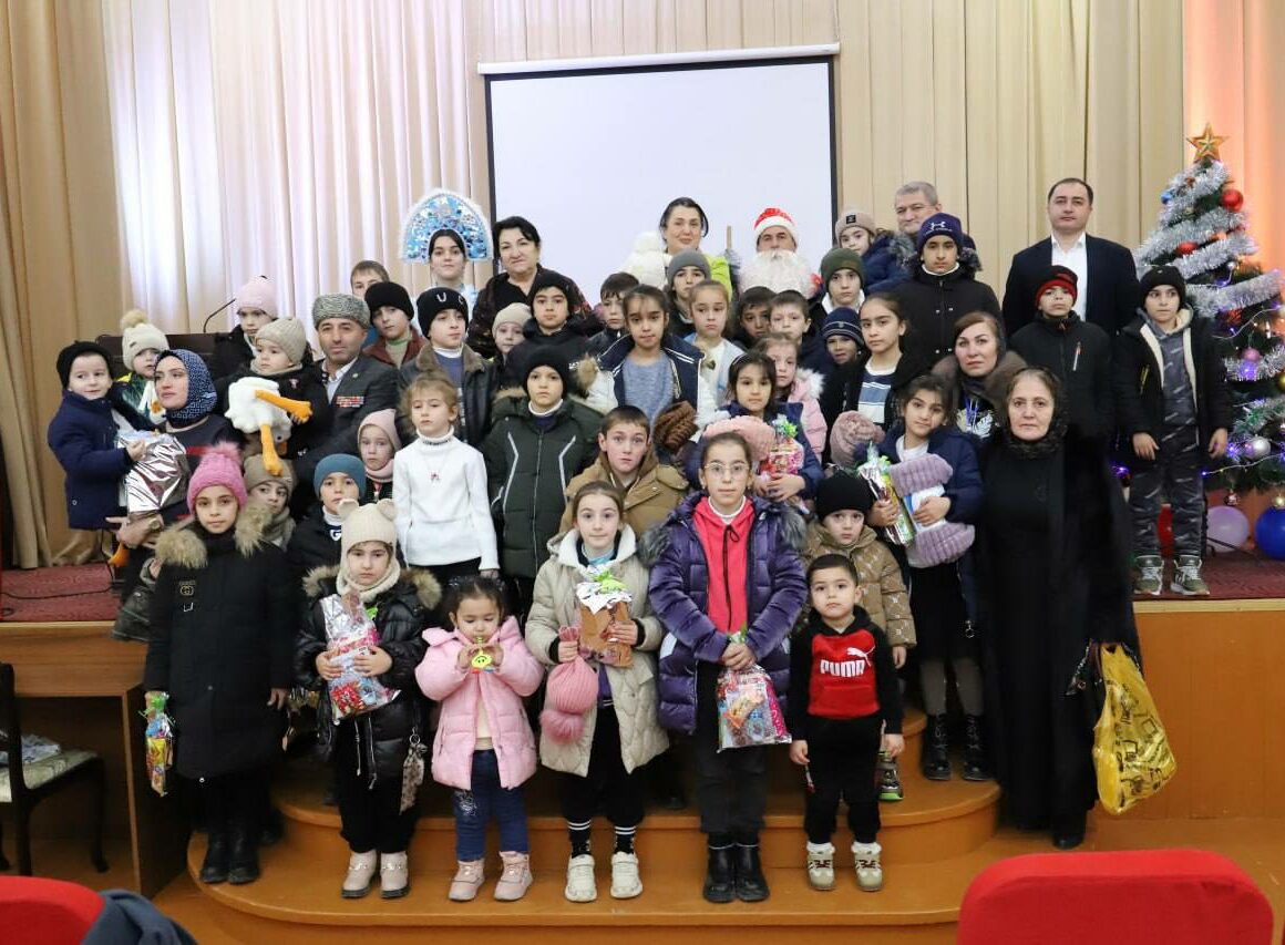 В Табасаранском районе для детей участников СВО провели новогоднее мероприятие