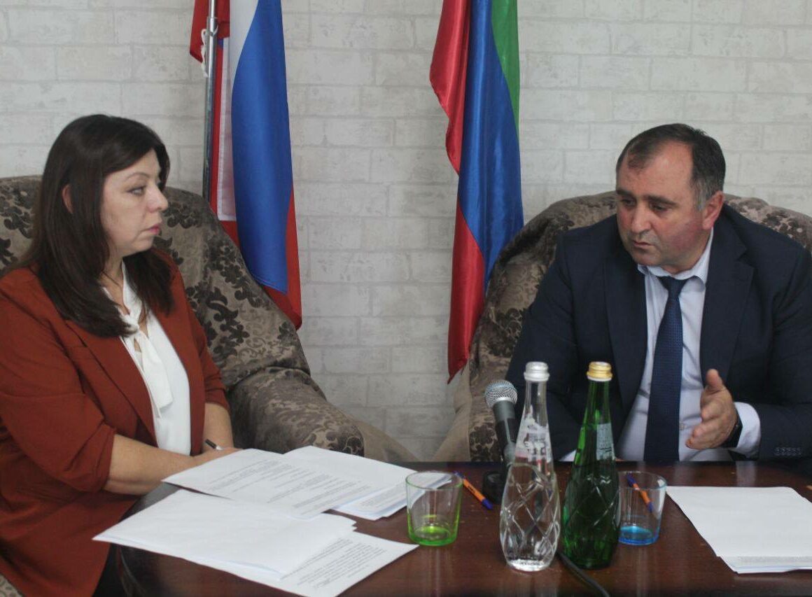 Ярмет Ярметов  провел прямую линию с жителями Хивского района
