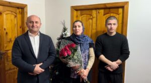 Председатель Даглесхоза посетил семью Героя России Зейнудина Батманова