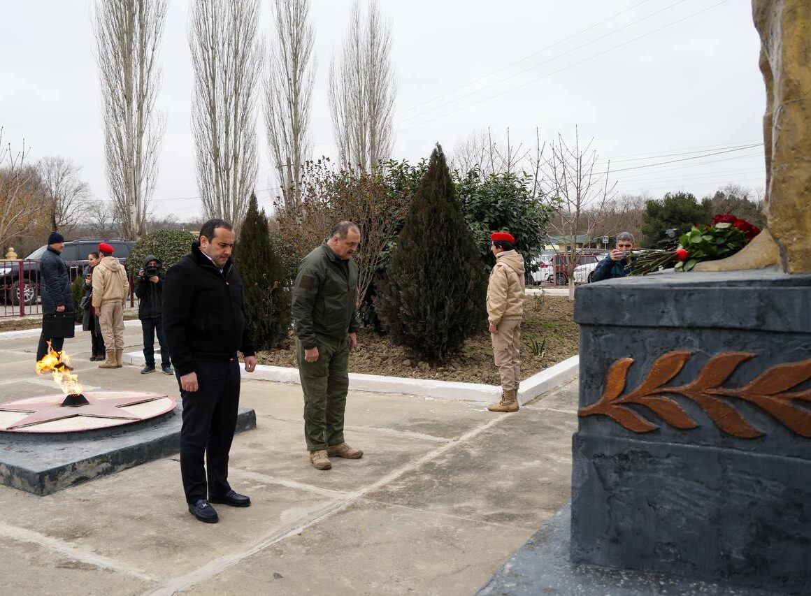 В Каякентском районе открыли памятник участникам СВО
