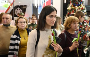 Посетители выставки "Россия" поддержали белгородцев тюльпанами