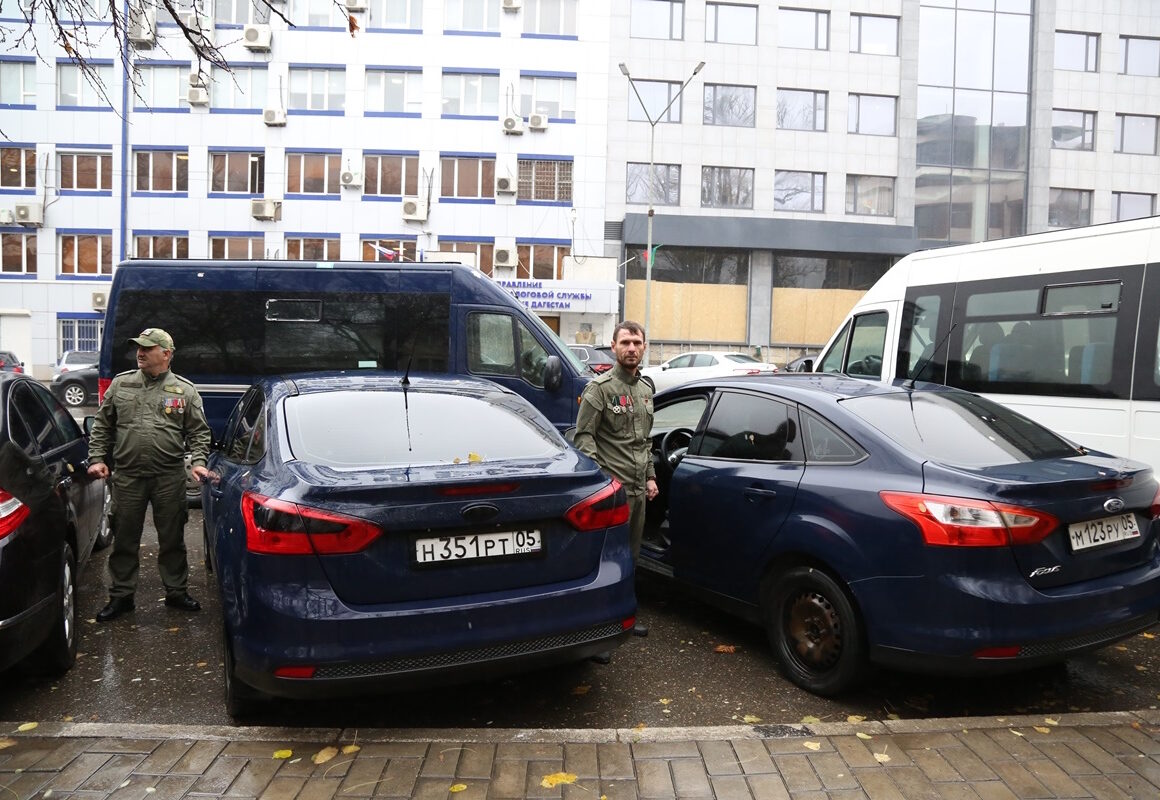 Дагестанские налоговики отправили в зону СВО 9 автомобилей