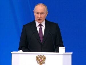 Путин призвал к совершенствованию системы оплаты труда в бюджетной сфере