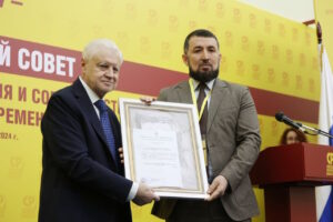 Депутат из Дагестана получил Почетную грамоту Минобороны России