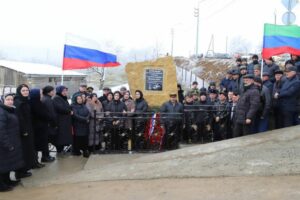 В селе Ерси открыли памятник старшему лейтенанту Аскендеру Сардарову