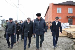 Абдулмуслим Абдулмуслимов посетил строящуюся школу в Хасавюрте