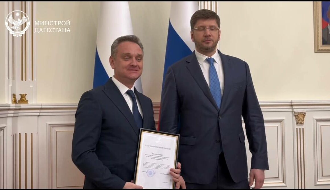 Александр Ломакин вручил ведомственные награды представителям стройотрасли Дагестана