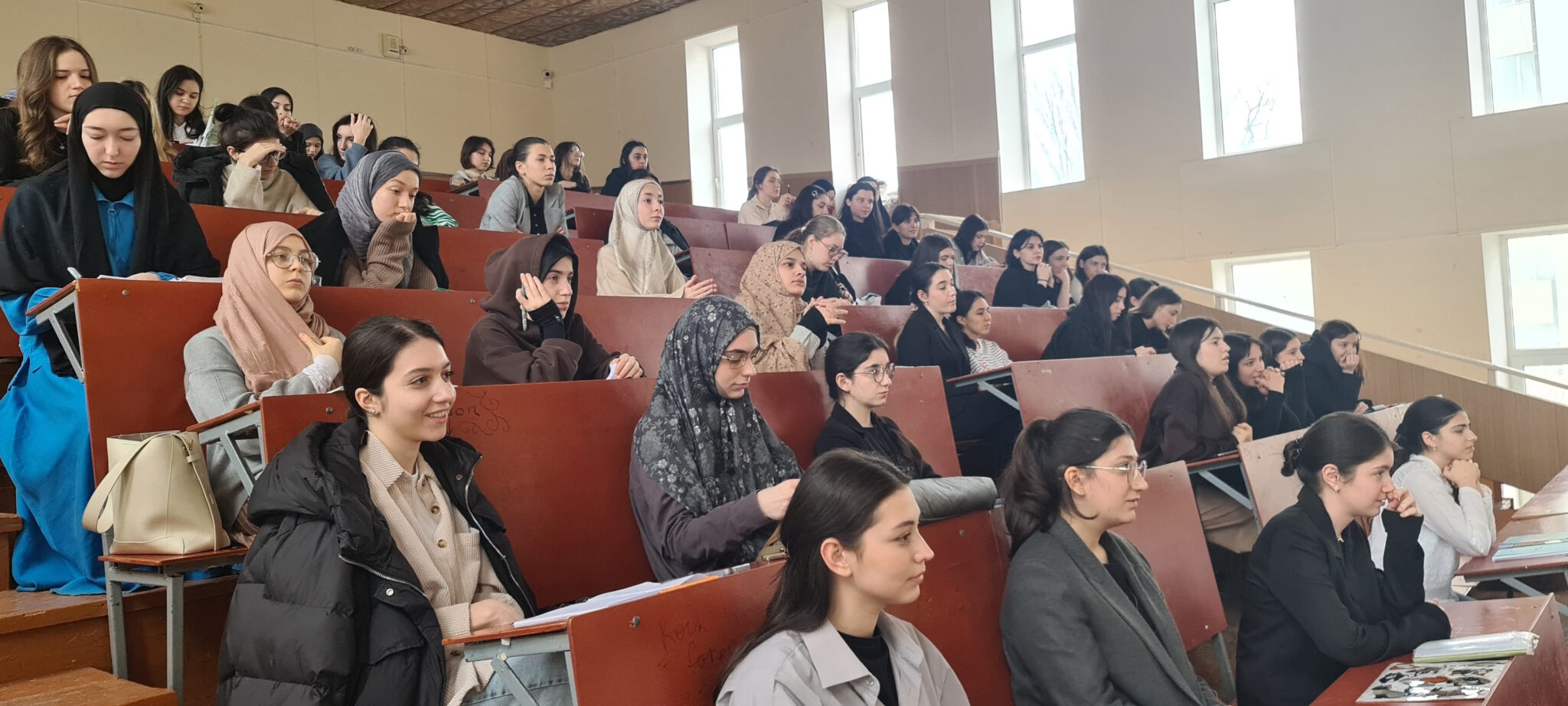 На иностранном факультете ДГУ студентам рассказали о блокаде Ленинграда