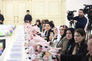 Сергей Меликов наградил жён и матерей участников СВО в преддверии праздника