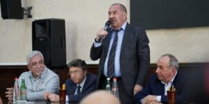 Коллектив центральной больницы встретился с руководителем ансамбля «Лезгинка»