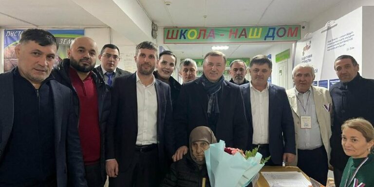 Самой взрослой избирательницей в стране стала жительница Тарумовского района