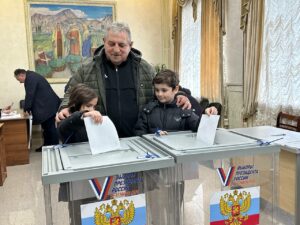Александр Маркаров с семьей принимают участие в выборах Президента