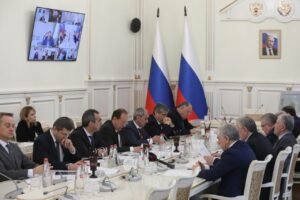 Сергей Меликов возглавляет совещание по обсуждению важных вопросов