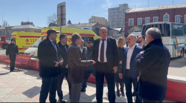 Абдулмуслим Абдулмуслимов готовится встречать делегацию из Белгородской области на вокзале Махачкалы