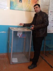 Участник СВО Басир Байранбегов одним из первых проголосовал на выборах Президента