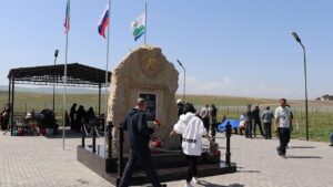 В Дербентском районе провели субботник в Саду памяти
