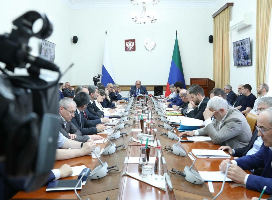 Абдулмуслим Абдулмуслимов провел совещание по проблеме утилизации отходов в республике