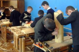Дагестанские школьники примут участие в производстве свечей для военных