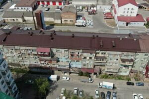 В Махачкале восстановили кровлю в многоквартирном доме
