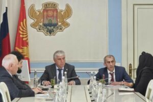 По просьбе участника СВО в Махачкале асфальтируют улицу