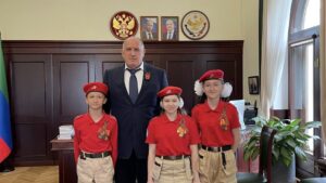 Правительство Дагестана приняло участие в акции "Георгиевская ленточка"